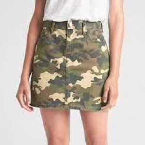 GAP high waited denim camo mini skirt size 29